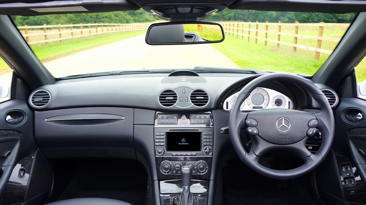бесплатная Mercedes Benz автомобиль интерьер черный Стоковое фото