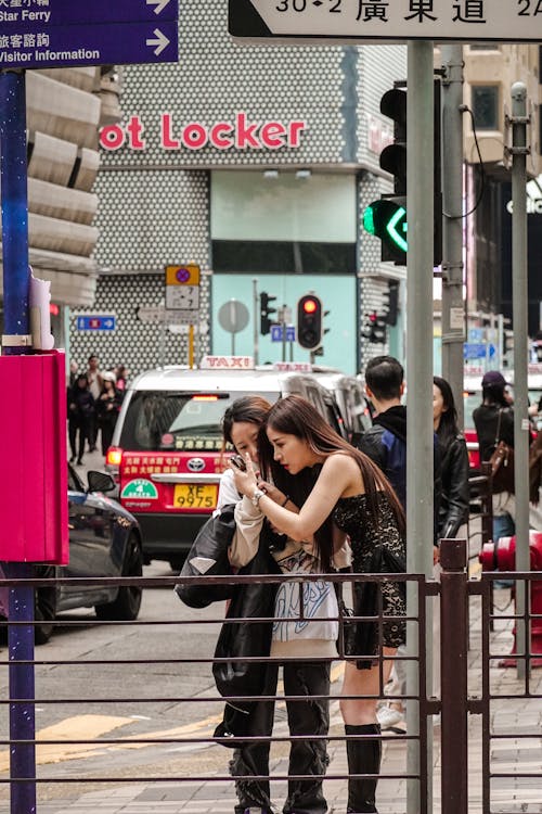 Безкоштовне стокове фото на тему «Азіатські дівчата, вертикальні постріл, Вулиця»