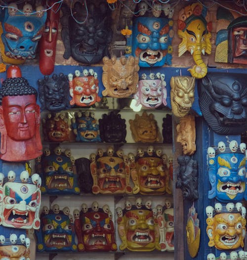 Kostenloses Stock Foto zu karnevalsmasken, markt, Oni-Maske