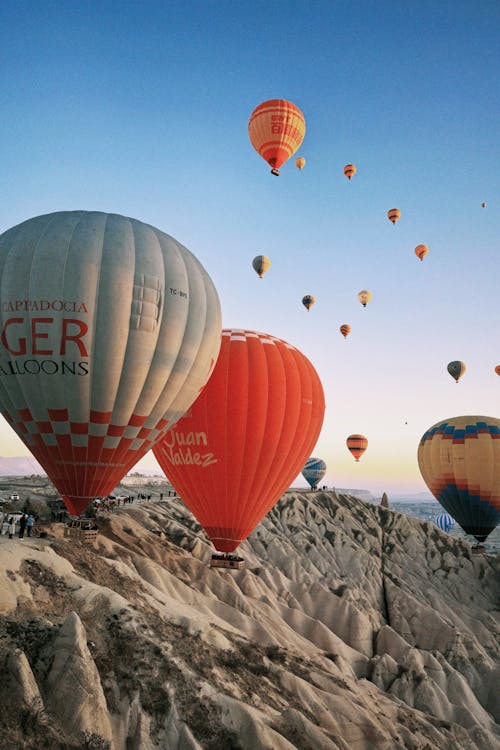 balonlar, dikey atış, gökyüzü içeren Ücretsiz stok fotoğraf