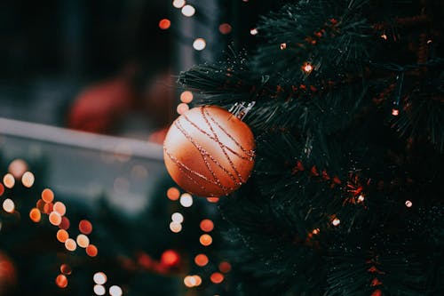 Foto d'estoc gratuïta de arbre de Nadal, bola de nadal, brillantor