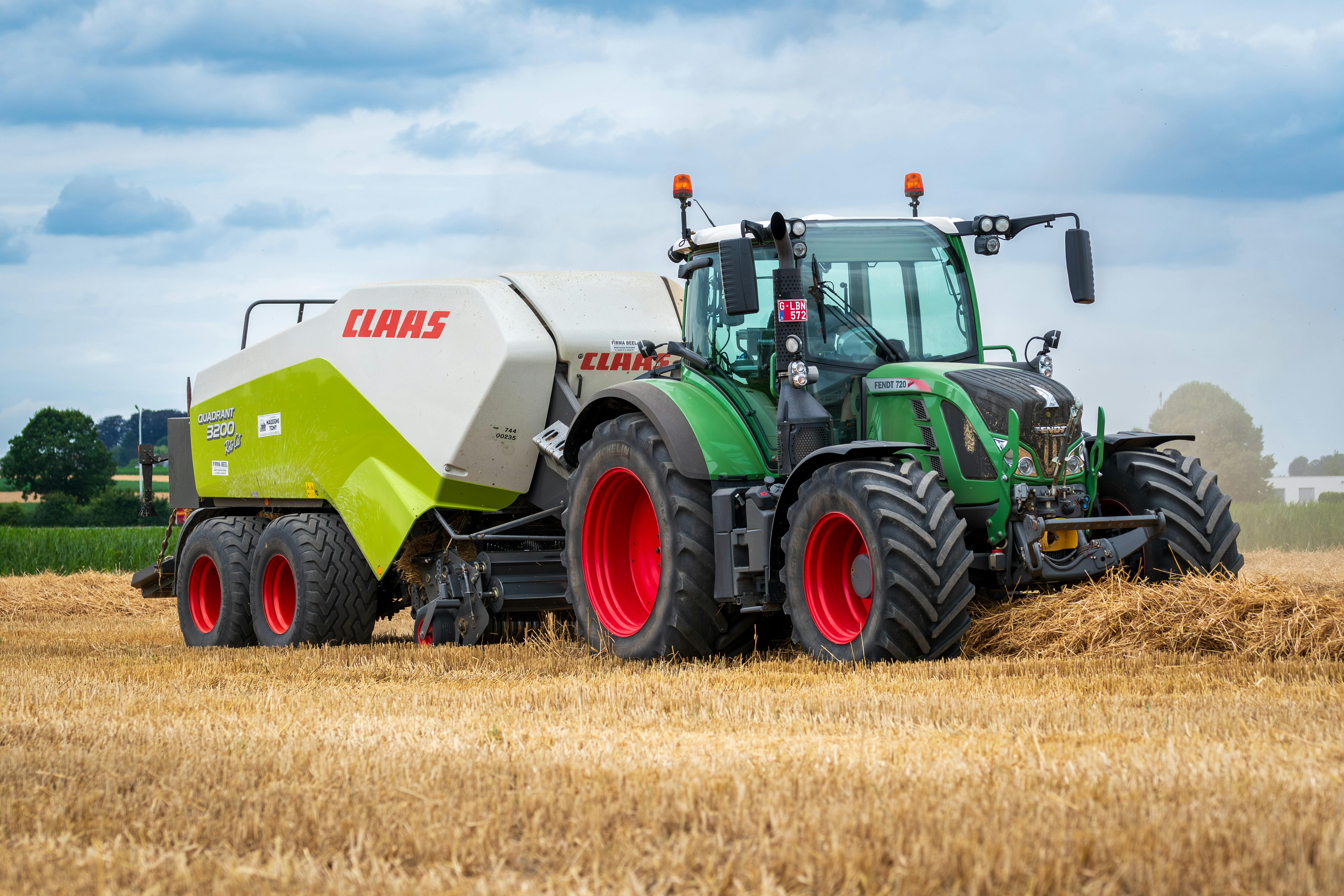 Tractor on Rural Field · Free Stock Photo