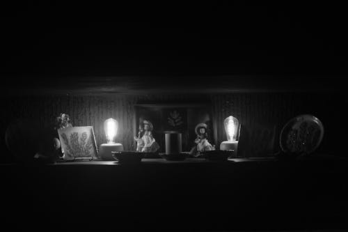 Бесплатное стоковое фото с black amp white, black and white, вертикальный выстрел