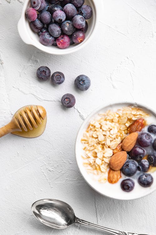 Oats with Blackberries and Almonds