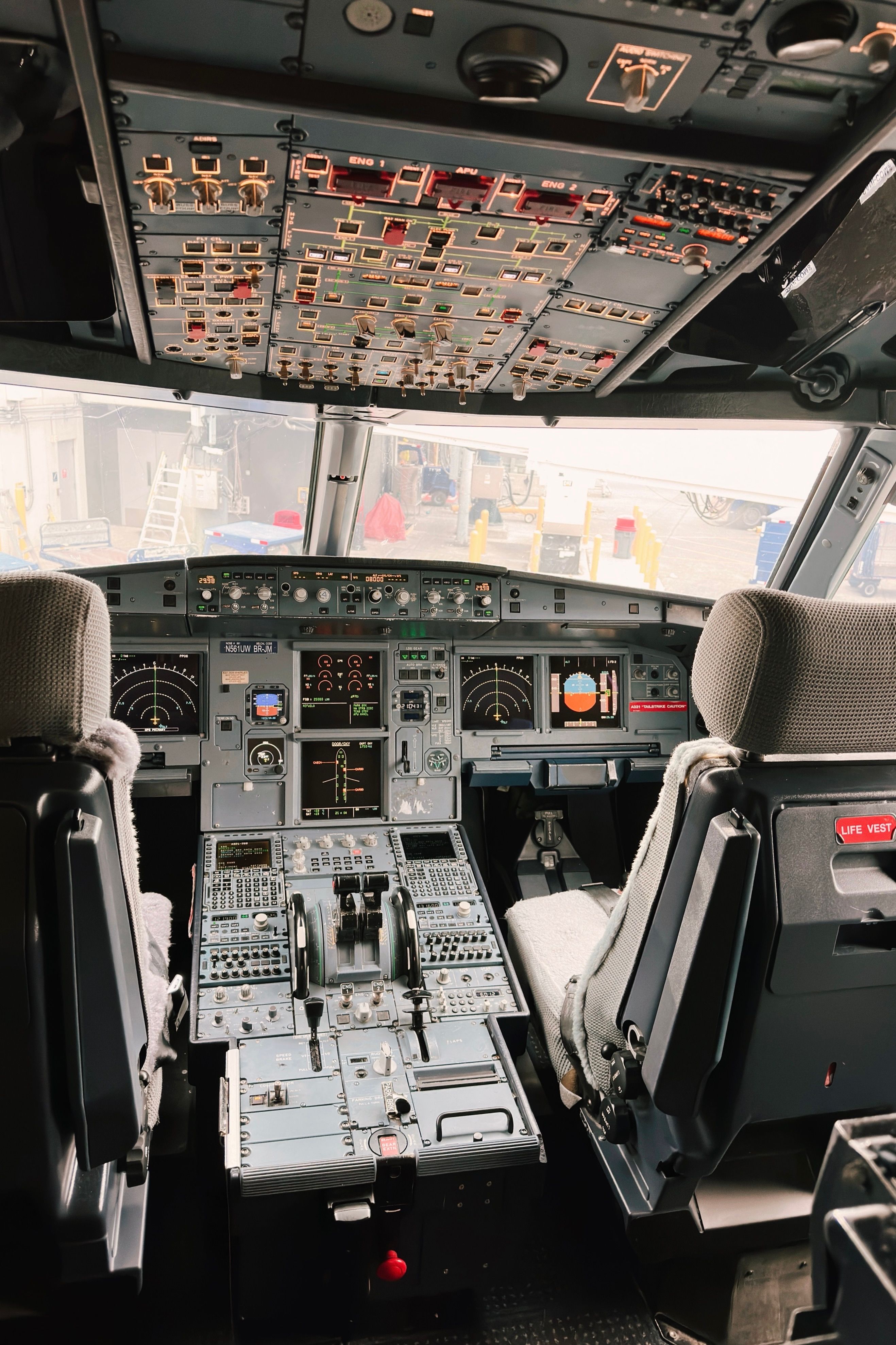 Cabina De Mando En Un Avión · Foto de stock gratuita