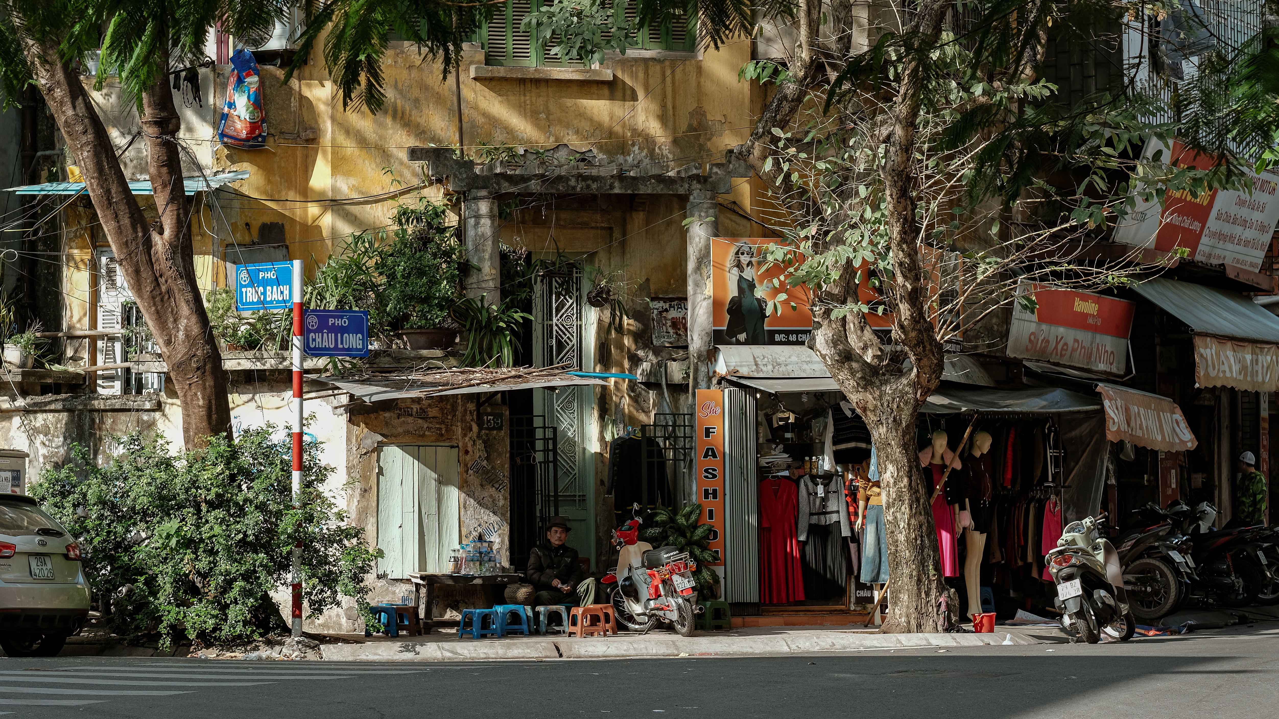 Hanoi Duong Lam Ancient Village Full Day Tour with Lunch
