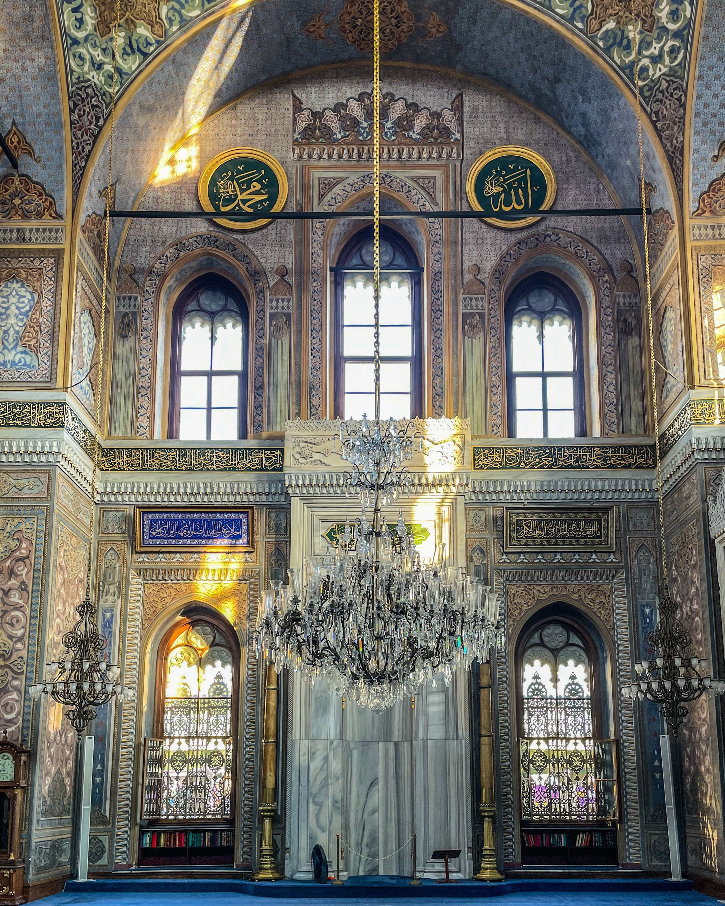Explore the detailed architecture of a historical mosque in Istanbul, Türkiye.