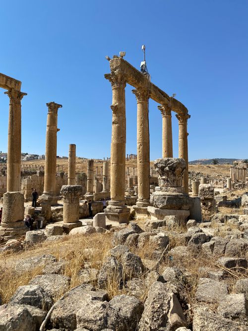 Free Explore the historic Roman columns in Jerash, showcasing ancient architecture under a clear blue sky. Stock Photo