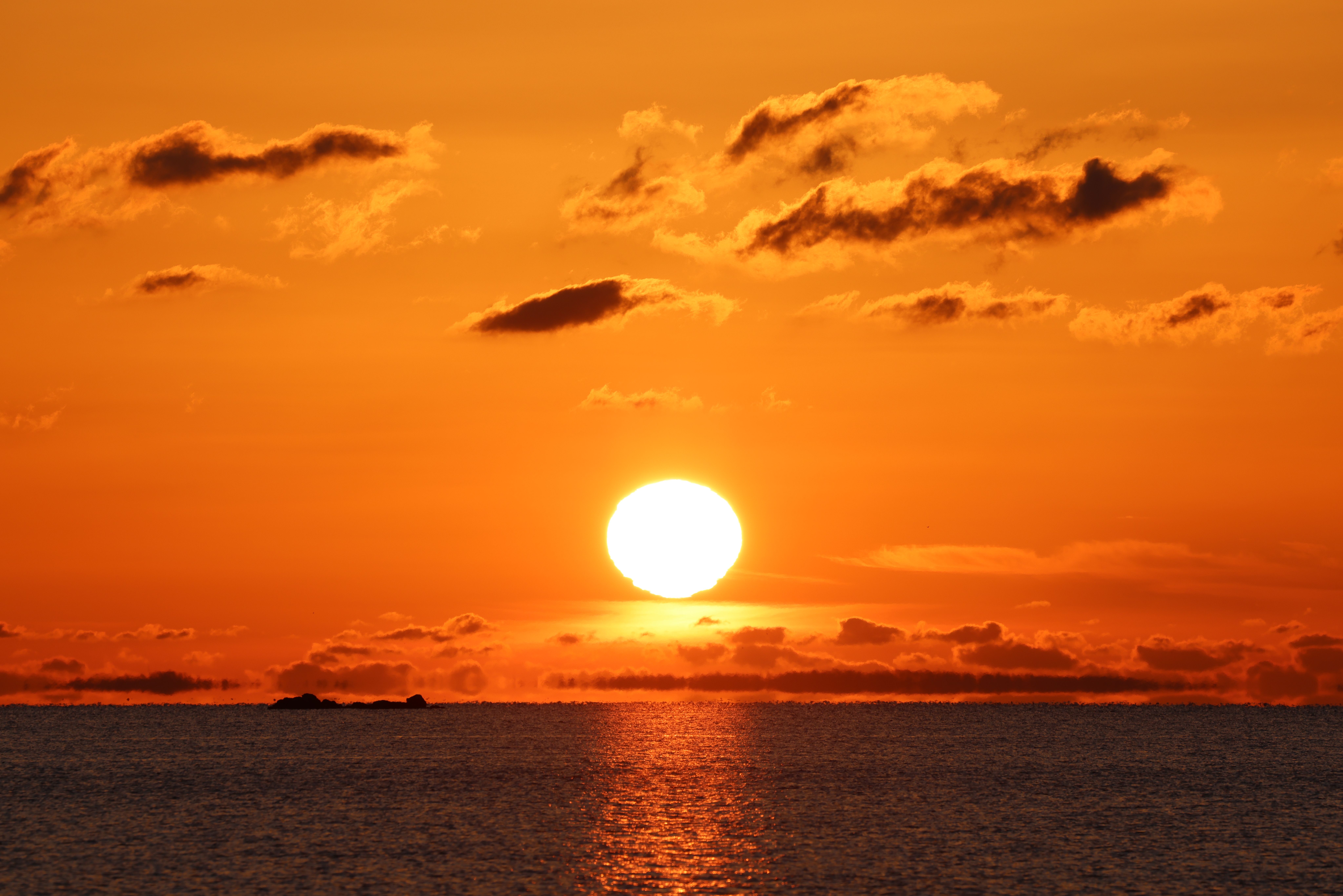 Sun on Yellow Sky over Sea at Sunset · Free Stock Photo