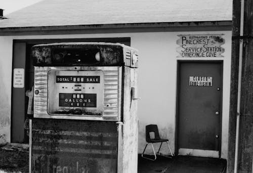 35 mm, antika fotoğraf, benzin istasyonu içeren Ücretsiz stok fotoğraf
