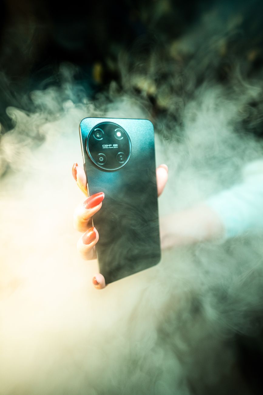 Flagship smartphone featured at Nisar Electronics