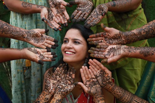 インド人女性, カルチャー, ヘナの入れ墨の無料の写真素材