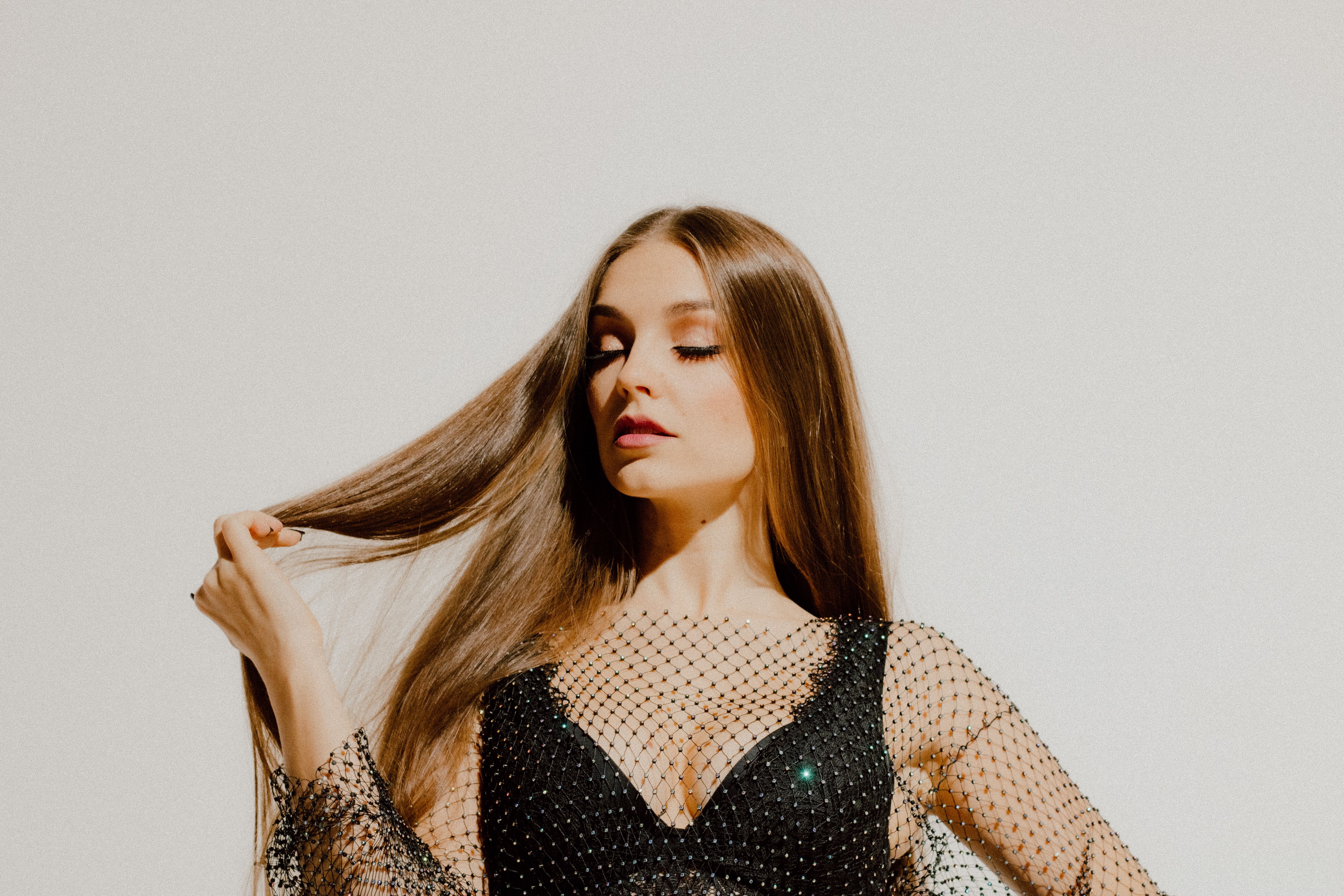 Celebrity News, Pop Culture &amp; Shopping Videos — Photo by Nino  Sanger on Pexels