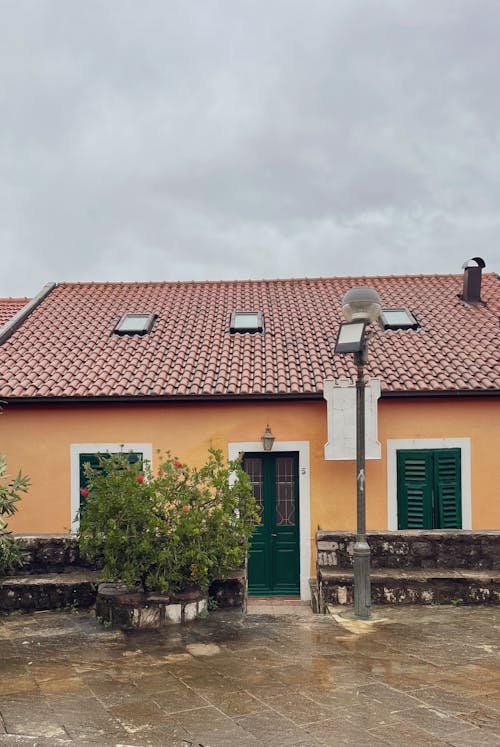 Gratis stockfoto met binnenkomst, buitenkant van het gebouw, cottage