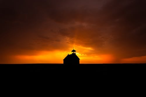 Δωρεάν στοκ φωτογραφιών με 4κ φόντο, δύση του ηλίου, εγκαταλειμμένη εκκλησία