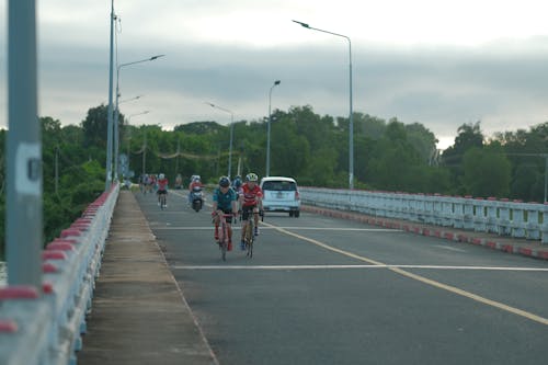 Gratis stockfoto met brug, bruggen, fietsers