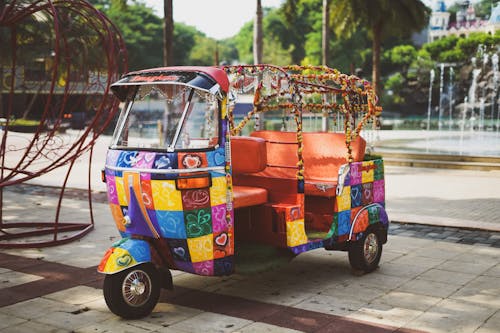 Základová fotografie zdarma na téma auto rickshaw, barevný, dlažba