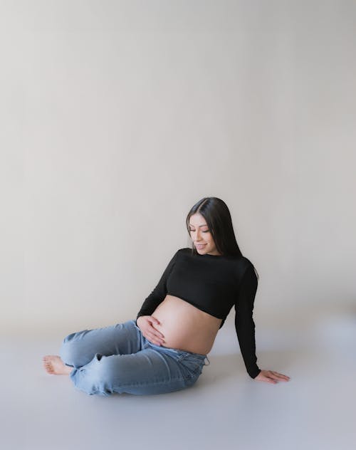 คลังภาพถ่ายฟรี ของ กางเกงยีนส์, การตั้งครรภ์, นั่ง