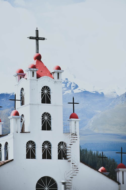 Photos gratuites de église, extérieur de bâtiment, montagnes