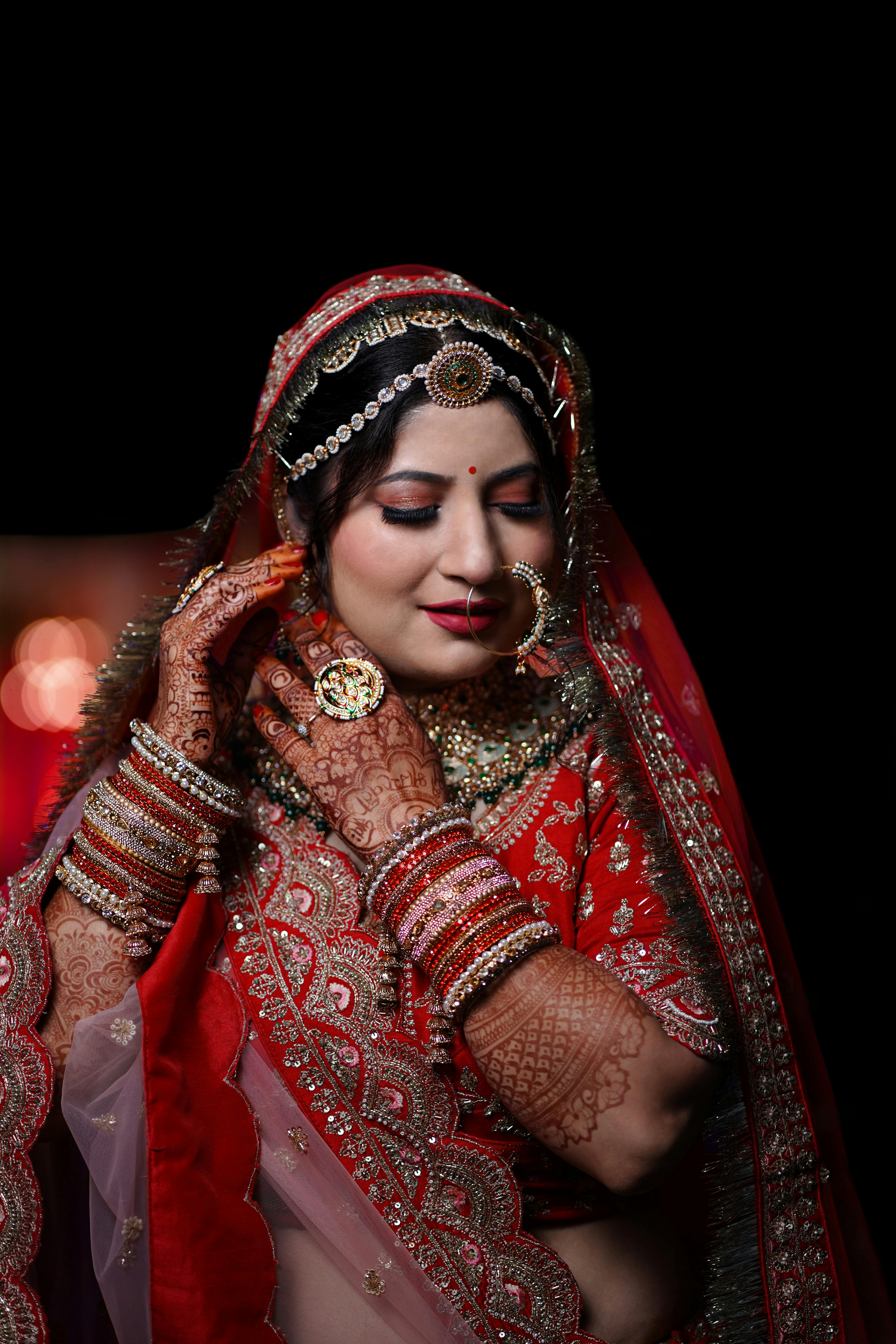 Close Up Portrait of Very Beautiful Indian Bride in Red Lehenga Showing  Navel. Non Bengali Bridal Portrait Stock Photo - Image of happy, ceremony:  238401410