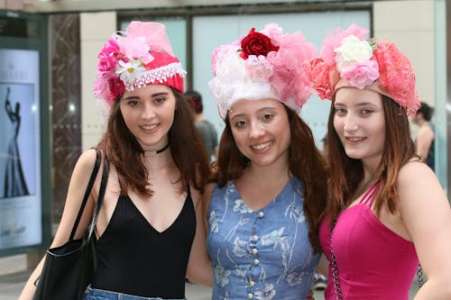 Kostenloses Stock Foto zu blumen, frauen, freunde