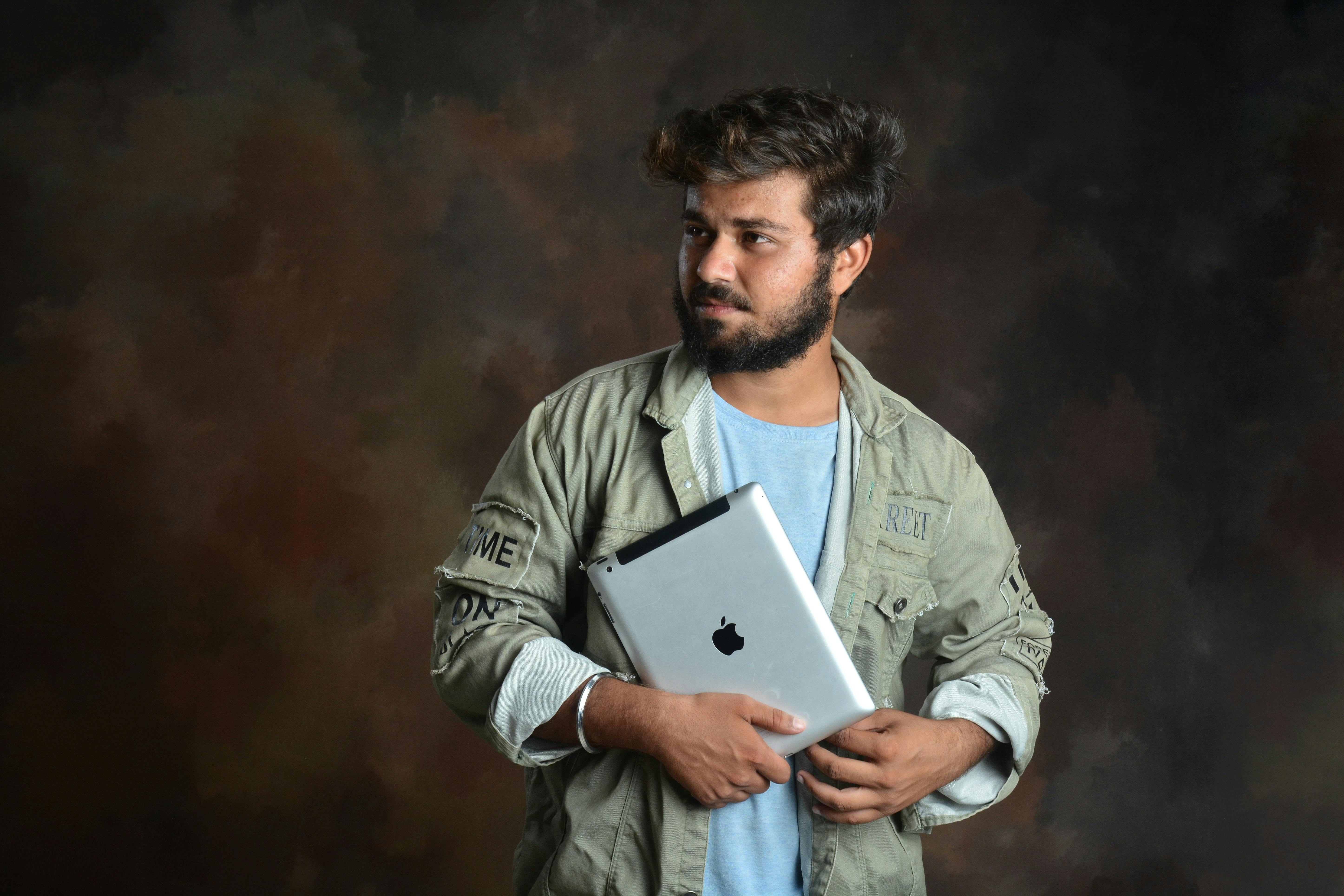general tech general top tech — Photo by the Amritdev on Pexels