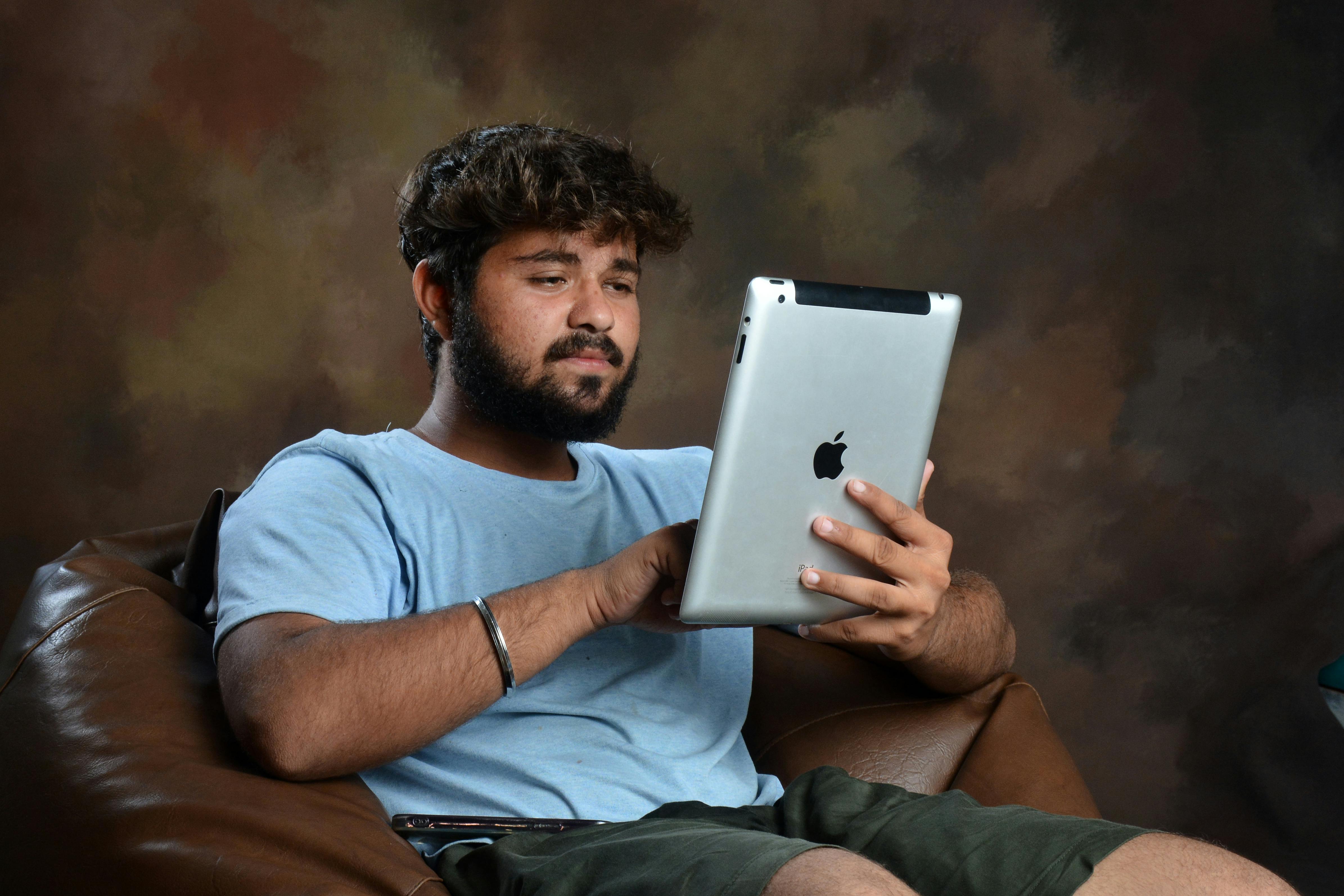 無料 ＃屋内, iPad, アームチェアの無料の写真素材 写真素材