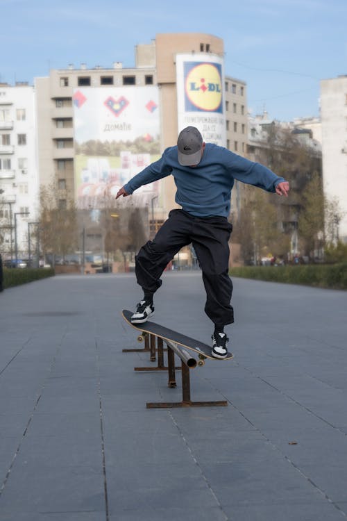 Základová fotografie zdarma na téma akce, hbitost, jízda na skateboardu