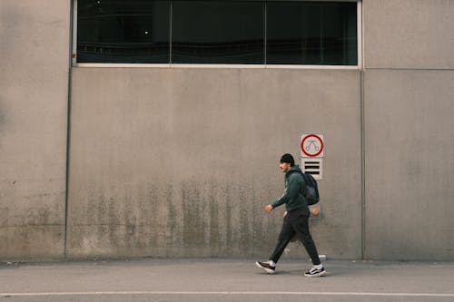 Ilmainen kuvapankkikuva tunnisteilla betonimuuri, jalkakäytävä, jalkakäytävät