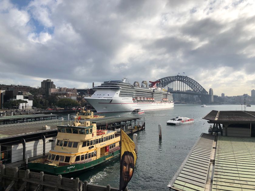 AI Content-Aware Cropping: Smart Composition