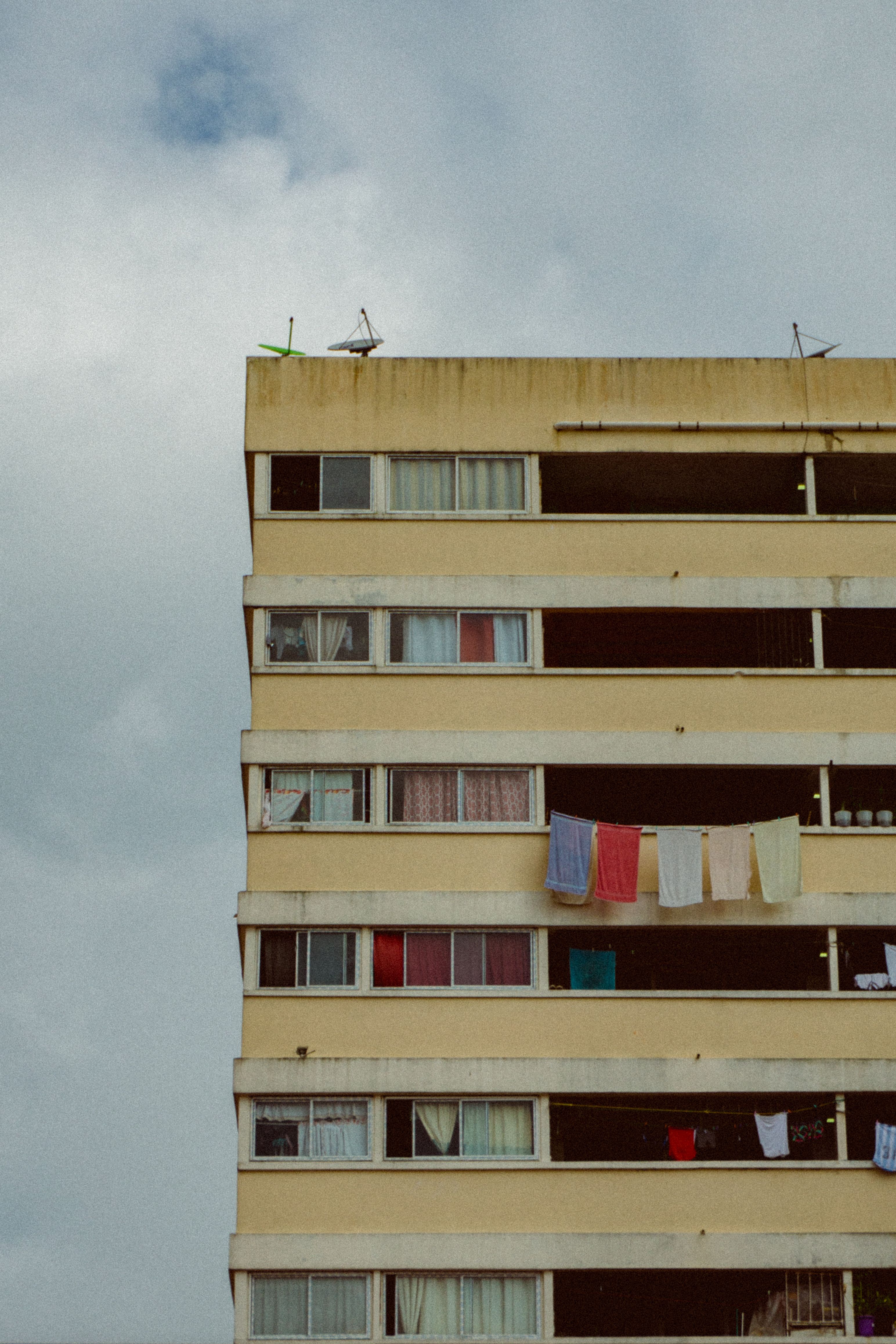 Dirty Apartment Building in City · Free Stock Photo
