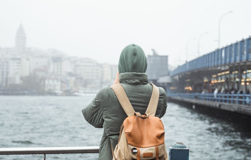 Online dating: starting a conversation on a niche platform