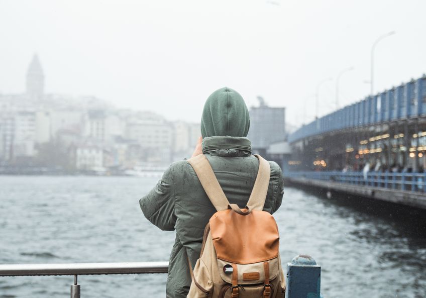 Online dating: starting a conversation on a niche platform