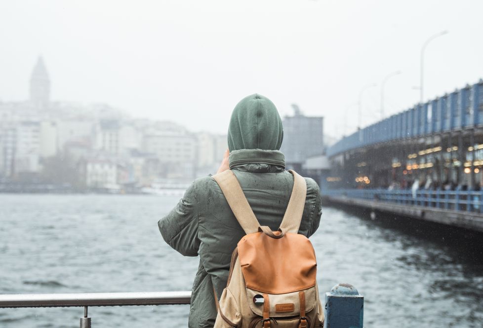 Online dating: starting a conversation on a niche platform