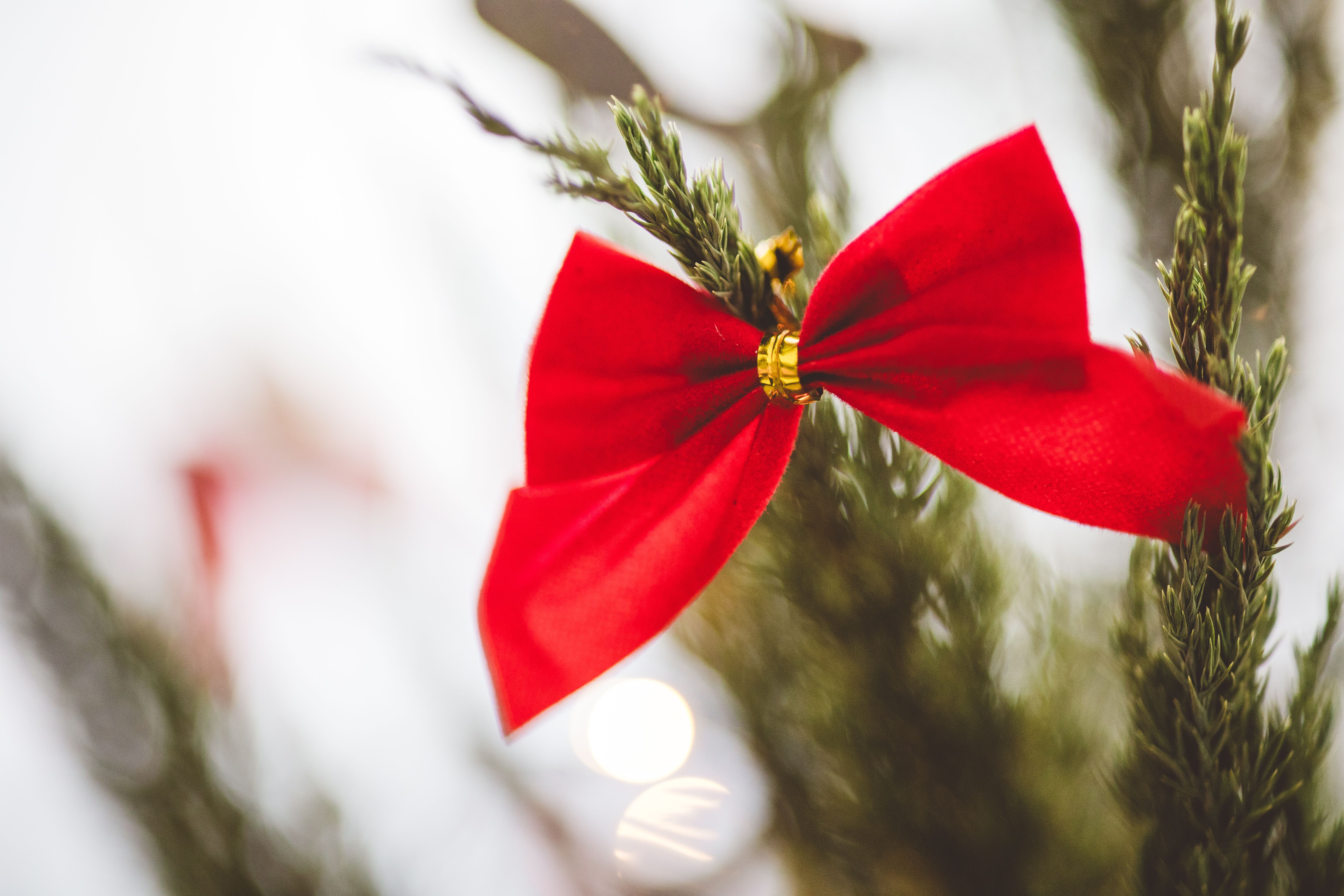Cómo hacer un lazo navideño con cinta