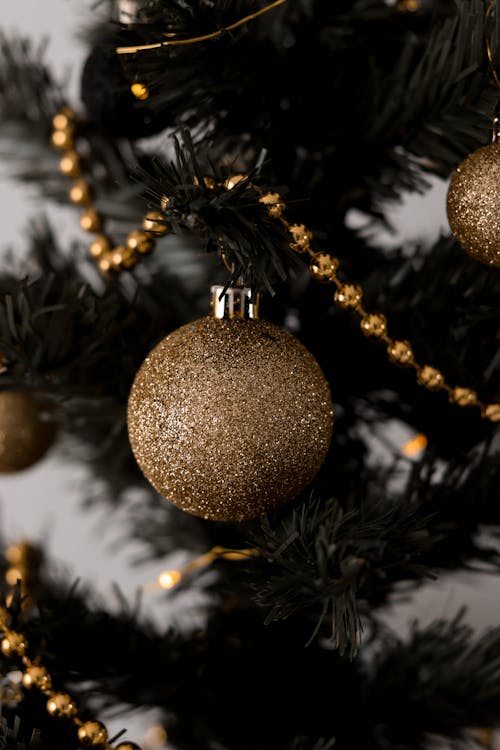 Foto d'estoc gratuïta de adorns, arbre de Nadal, brillantor