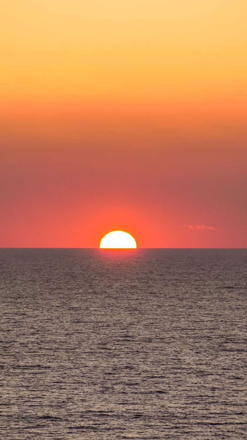 Yellow Sky over Sea at Sunset · Free Stock Photo