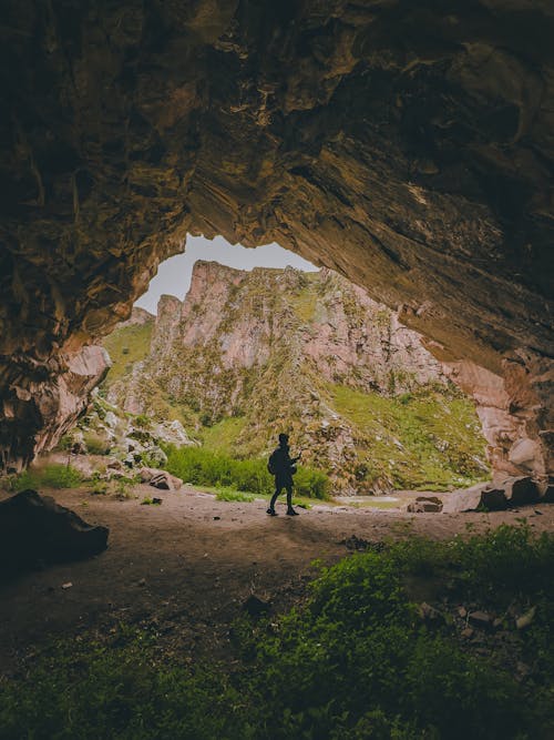 Fotobanka s bezplatnými fotkami na tému chôdza, dobrodružstvo, jaskyňa