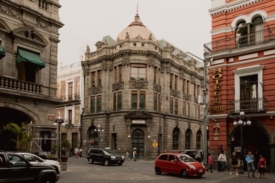Street view of historic architecture in Heroica Puebla de Zaragoza, Mexico, showcasing iconic colonial buildings.