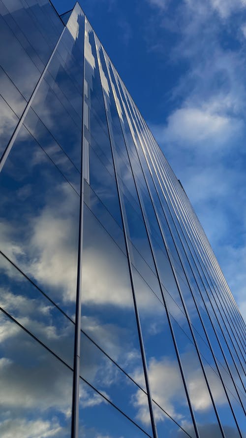 Kostenloses Stock Foto zu blau, blauer himmel, große stadt