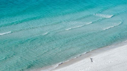 Free High-angle view of a pristine beach and crystal-clear ocean, perfect for a summer getaway. Stock Photo