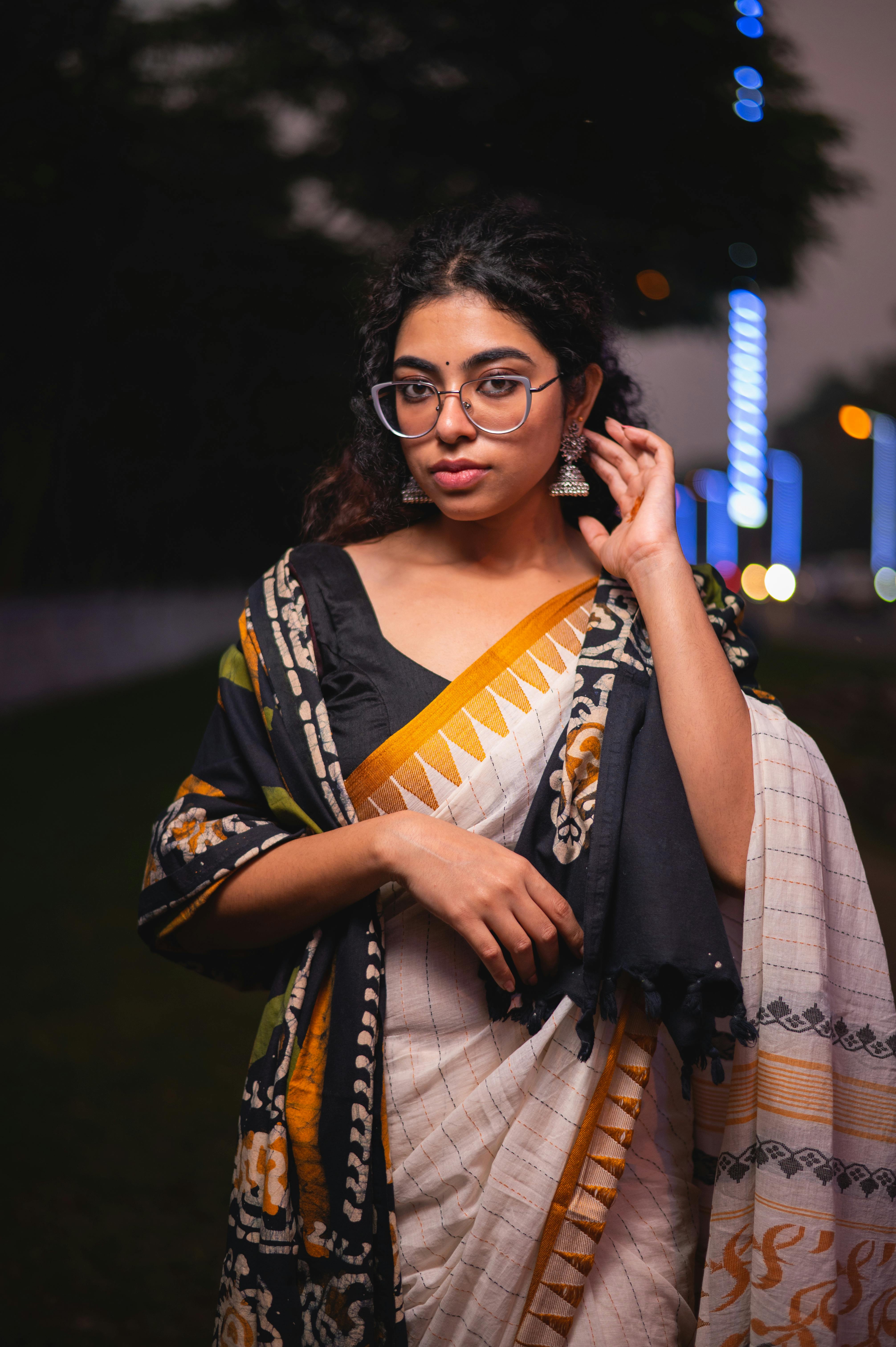 Iconic women who love their sarees just as much as we do – WeaverStory