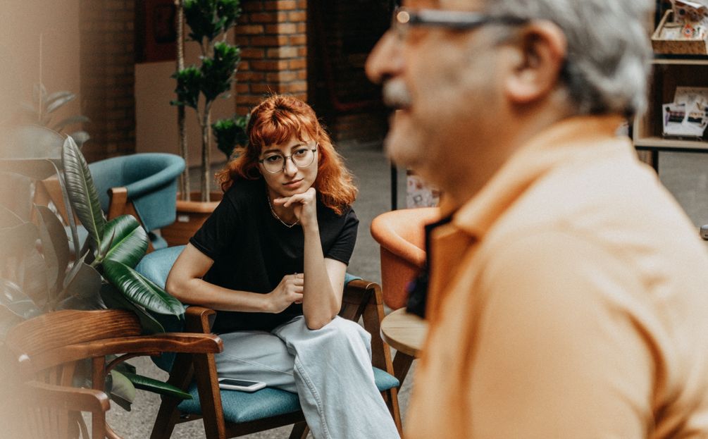 Online dating: starting a conversation on a niche platform