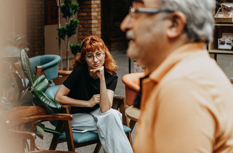 Online dating: starting a conversation on a niche platform