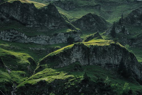 Foto profissional grátis de cenário, colinas, corroído