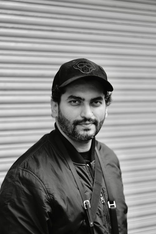 Free Portrait of Man Wearing Cap in Black and White  Stock Photo