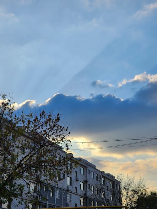 Foto d'estoc gratuïta de barri residencial, bonic capvespre, cel de la ciutat
