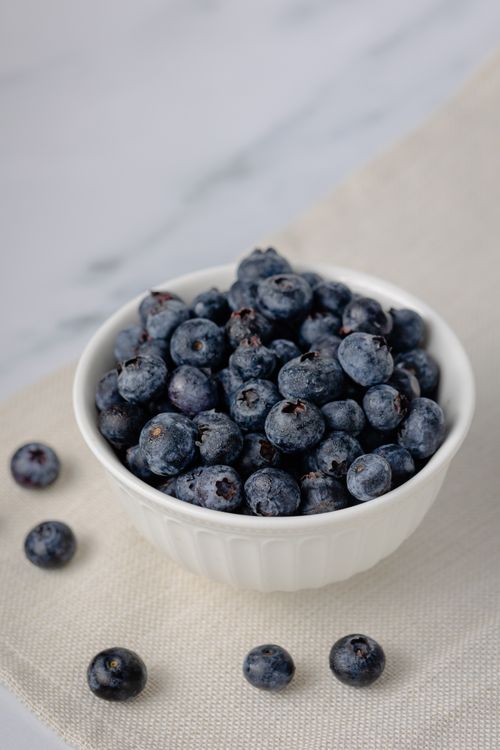 Free A delicious bowl of fresh, juicy blueberries on a light background, perfect for healthy eating concepts. Stock Photo