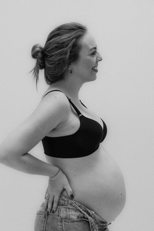 Darmowe zdjęcie z galerii z biustonosz, ciąża, ciężarna