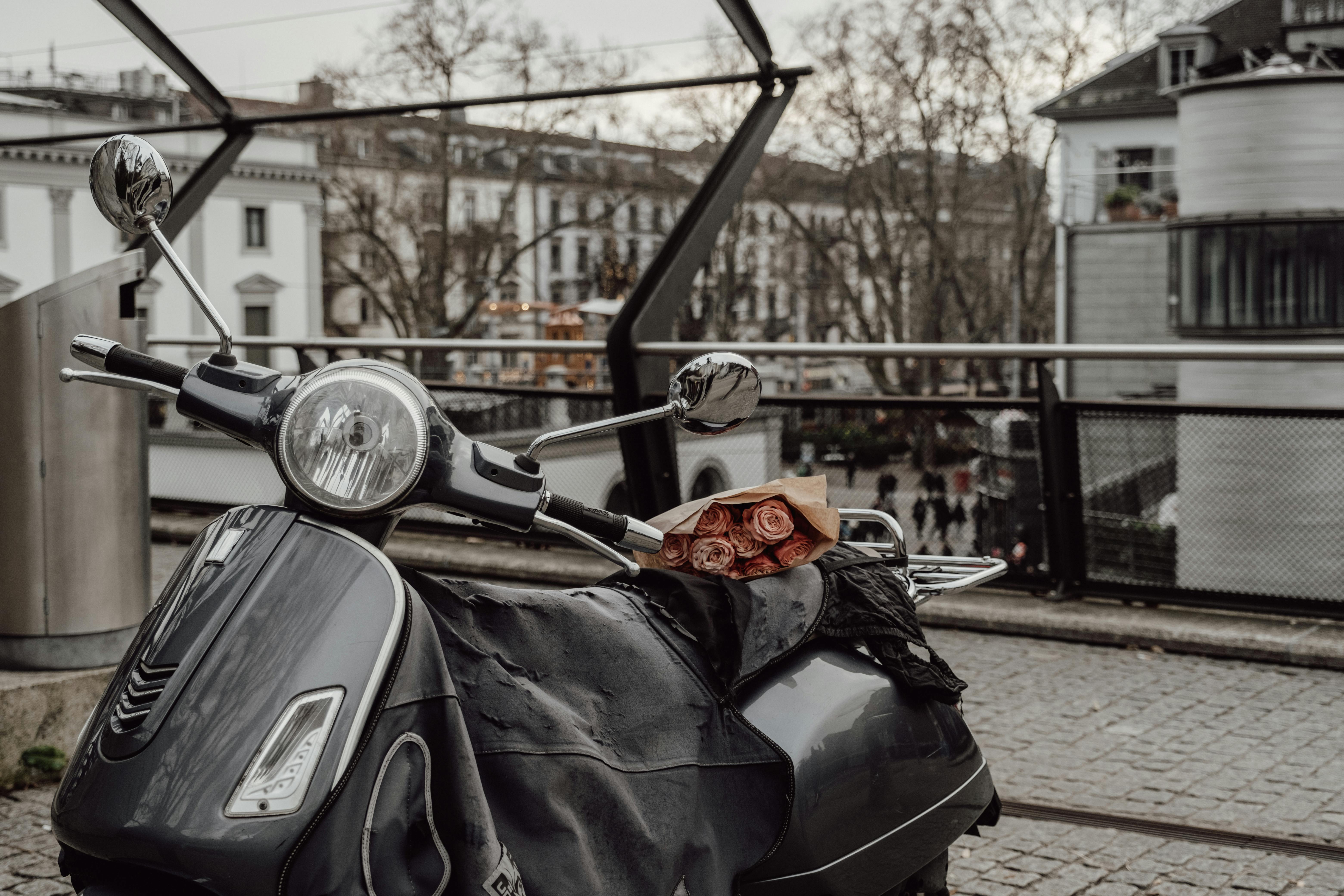 ContiScoot: over 30 Tire Sizes for Urban Mobility and Everyday Commuting — Photo by Mâide Arslan on Pexels
